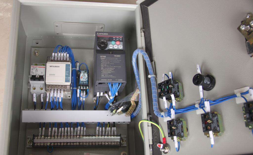 快速門控制箱內(nèi)部結(jié)構(gòu)圖